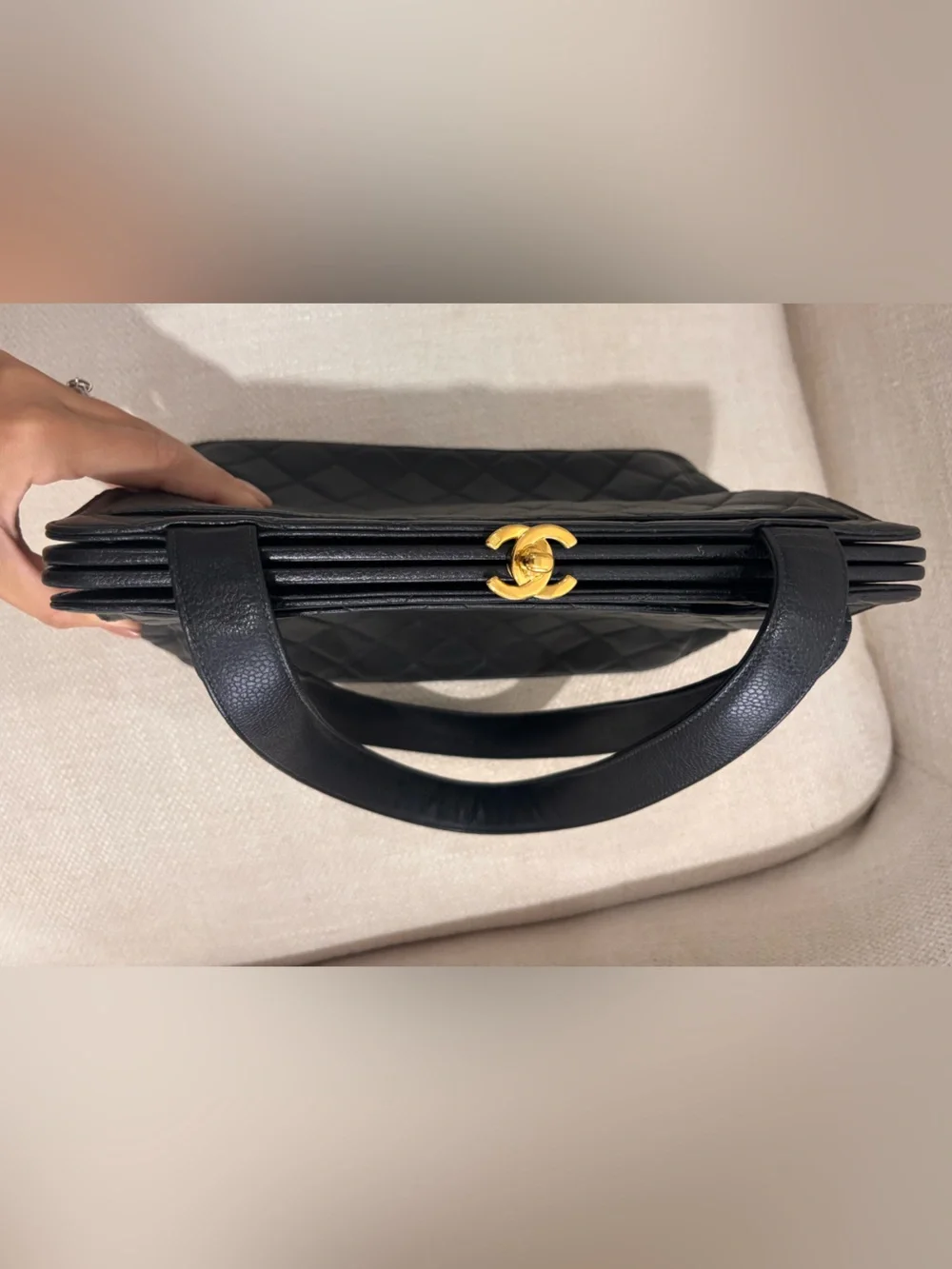 Authentic CHANEL kiss lock black caviar leather shoulder bag 24k hardware